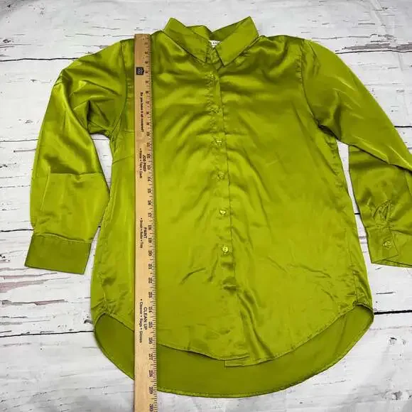 Jon & Anna Green Satin Button Down Blouse Size L Hi-Low Hem - Picture 8 of 8